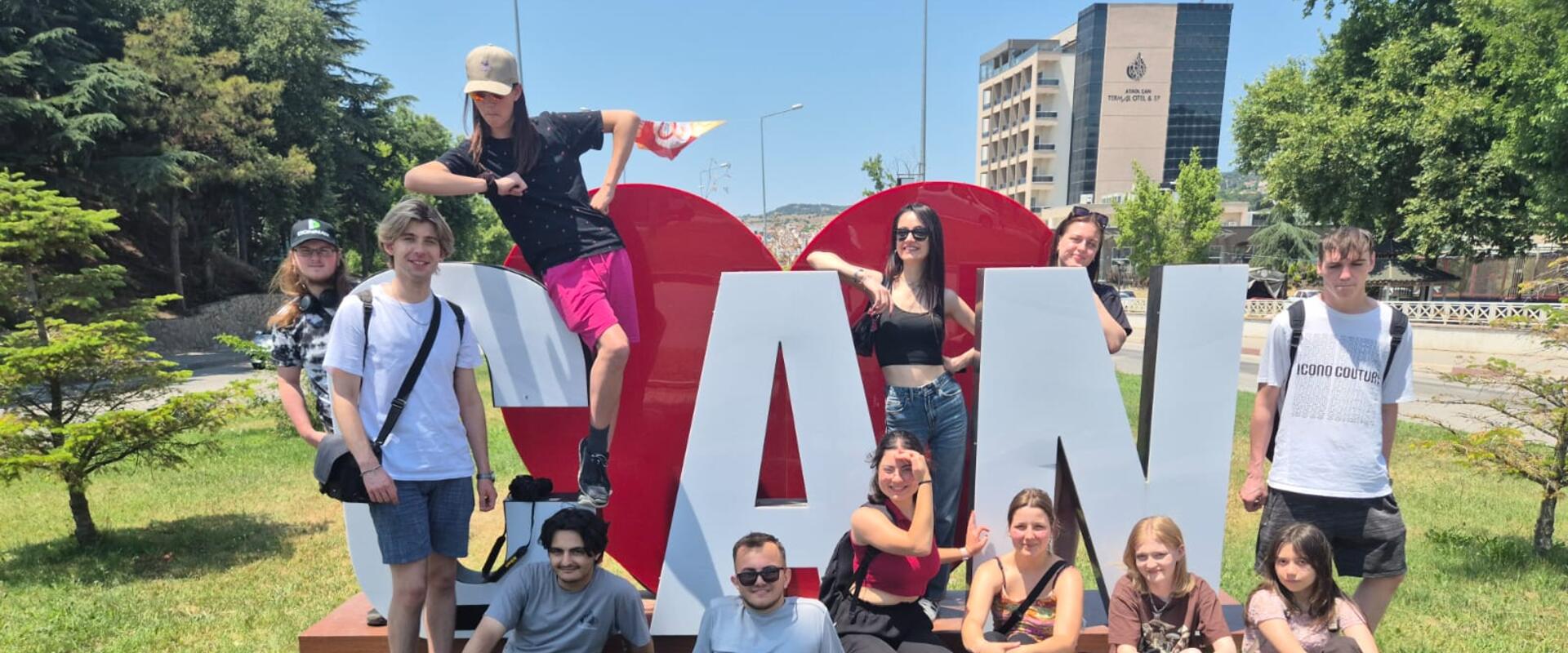 Jugendliche aus beiden Einrichtungen in der Türkei