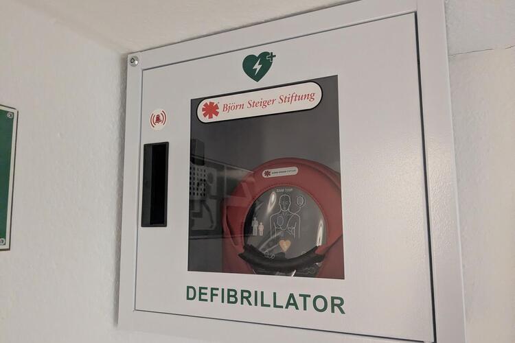 Defibrillator
